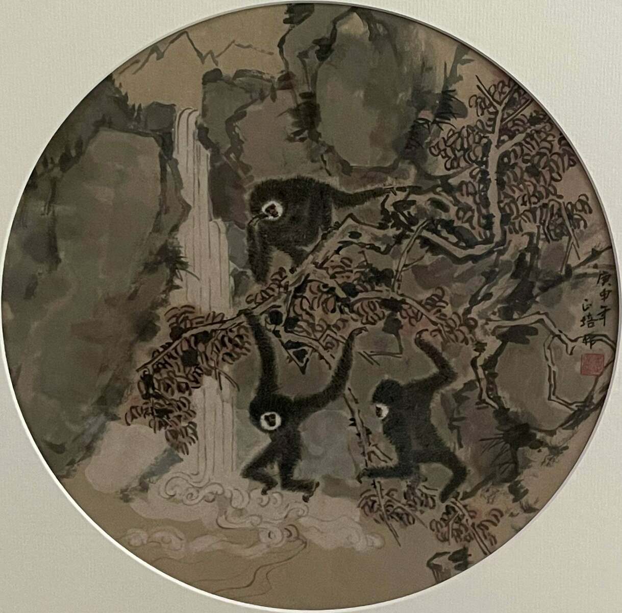 Black Gibbons II 三猿听水